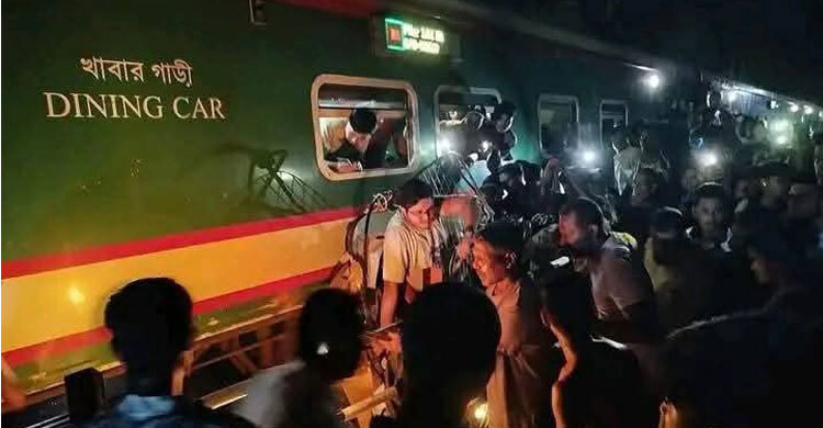কালুরঘাট সেতুতে ট্রেন-অটোরিকশা-বাইক সংঘর্ষে নিহত ১, আহত ৫