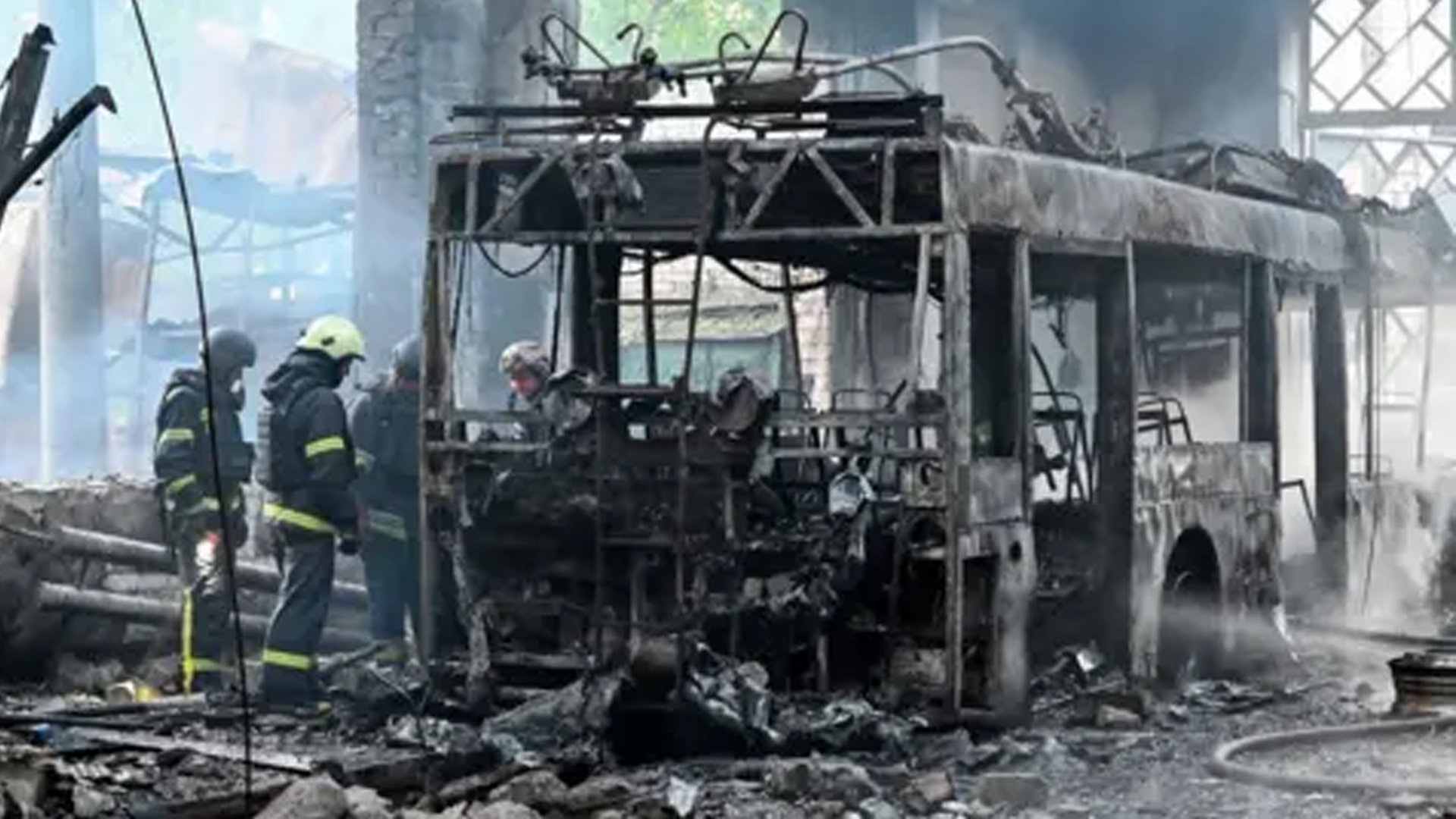রাশিয়ার বিমানঘাঁটিতে ইউক্রেনের ভয়াবহ ড্রোন হামলা, ৪০টি যুদ্ধবিমান ধ্বংসের দাবি