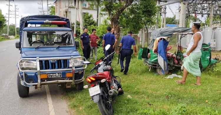 গাজীপুরে অটোরিকশায় বাসের ধাক্কা, মা-ছেলেসহ নিহত ৩