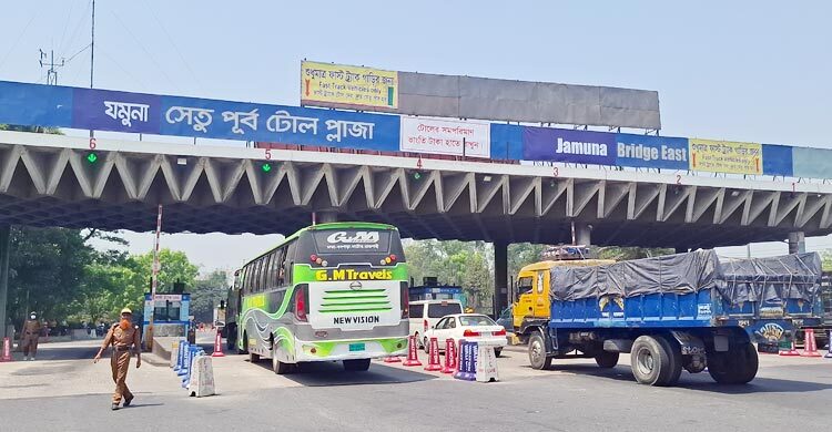 যমুনা সেতুর ওপর ১৫ গাড়ি বিকল, যানজটে ভোগান্তি