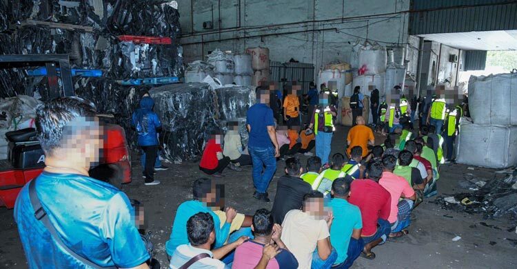 মালয়েশিয়ায় বিশেষ অভিযান, ২৭ বাংলাদেশি আটক