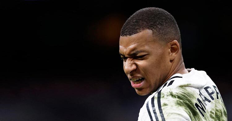 রিয়াল মাদ্রিদের তারকা এমবাপে হাসপাতালে ভর্তি