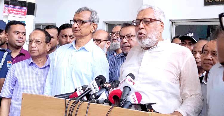 ট্রেনের ছাদে বা জানালা দিয়ে লোক ঢুকবে না, এটা নিশ্চিত করা হবে রেল উপদেষ্টা