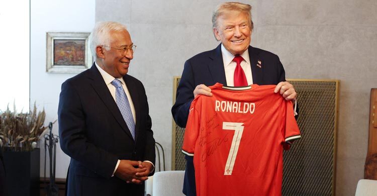 ট্রাম্পকে রোনালদোর সই করা জার্সি উপহার