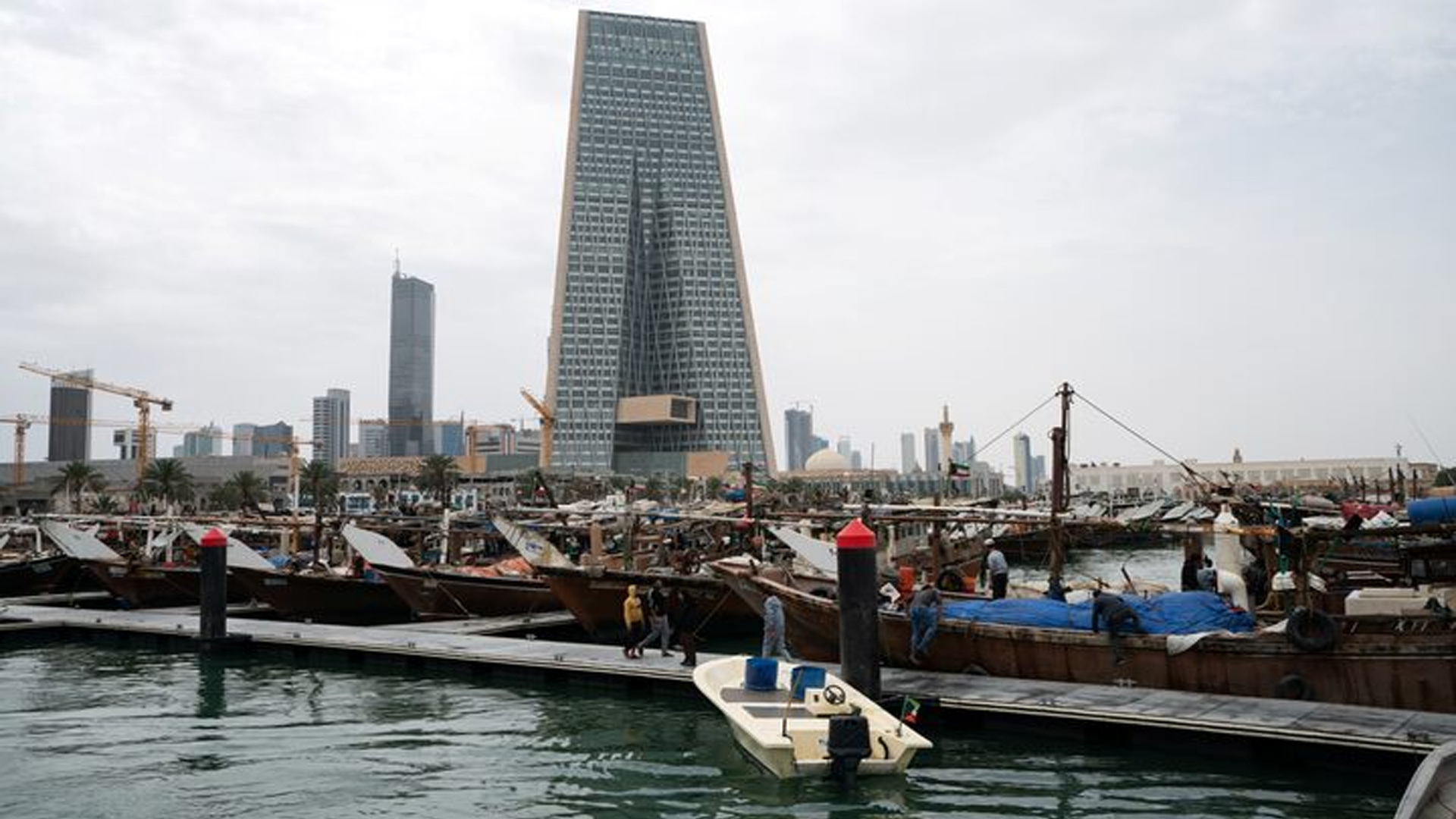 কুয়েতে ফুটপাতে চাঁদাবাজির অভিযোগে বাংলাদেশি গ্রেফতার