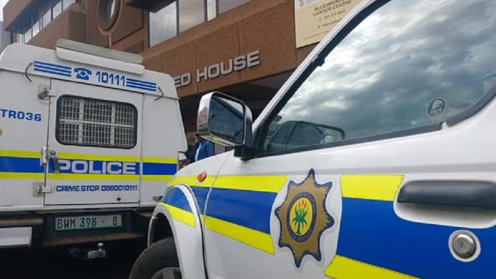 দক্ষিণ আফ্রিকায় বাংলাদেশির মামলায় ১০ পুলিশ গ্রেফতার