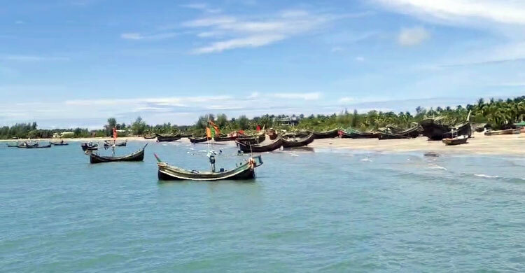 এবার ১৪ রোহিঙ্গা জেলেকে ধরে নিয়ে গেলো আরাকান আর্মি