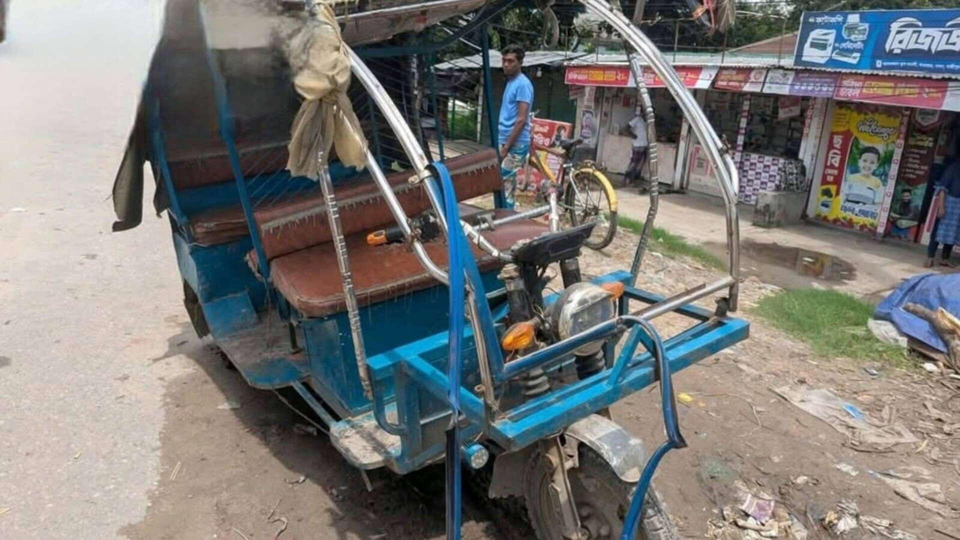 ইজিবাইকে কাভার্ডভ্যানের ধাক্কায় মা-মেয়ে নিহত, বাবা হাসপাতালে