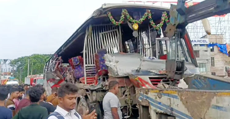 ফরিদপুরে দুই বাসের মুখোমুখি সংঘর্ষ, নিহত ৩