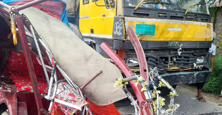 অটোরিকশার পেছনে ট্রাকের ধাক্কা, শিশুসহ নিহত ৩