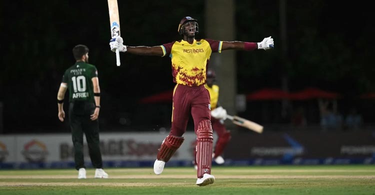 রুদ্ধশ্বাস লড়াইয়ে পাকিস্তানকে হারিয়ে সিরিজে ফিরলো উইন্ডিজ ,হোল্ডারের রেকর্ড