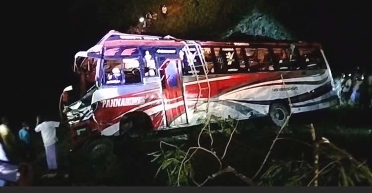 সিলেটে যাত্রীবাহী বাস খাদে পড়ে আহত ২৮, নিখোঁজ ২