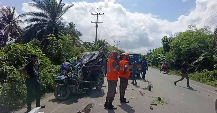 খুলনায় ট্রাক-ইজিবাইক সংঘর্ষ, নিহত ৩