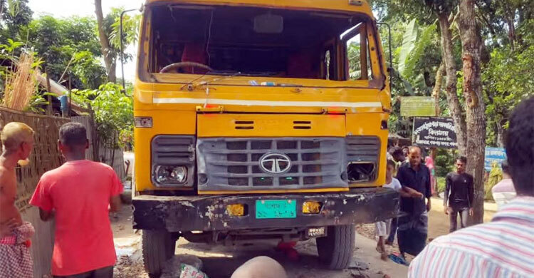 পঞ্চগড়ে বালুভর্তি ট্রাকচাপায় স্কুলছাত্রের মৃত্যু