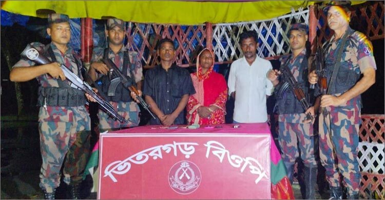 পঞ্চগড় সীমান্তে অবৈধভাবে ভারতে প্রবেশকালে আটক ৩