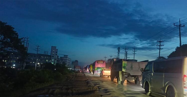 ৪ ঘণ্টা পর ঢাকা-সিলেট মহাসড়কে যান চলাচল স্বাভাবিক