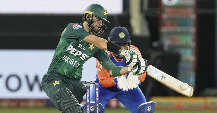 আফ্রিদির শেষের ঝড়ে পাকিস্তানের সম্মানজনক পুঁজি