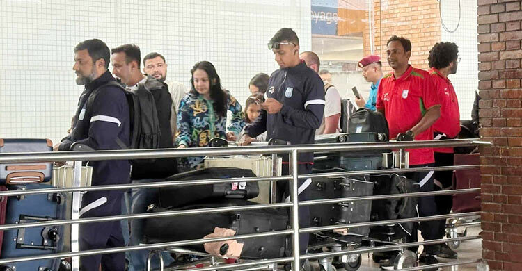 বিশেষ ফ্লাইটের অপেক্ষায় কাঠমান্ডু বিমানবন্দরে ফুটবলাররা