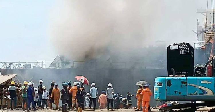 সীতাকুণ্ডে শিপইয়ার্ডে আগুন, ৮ শ্রমিক দগ্ধ