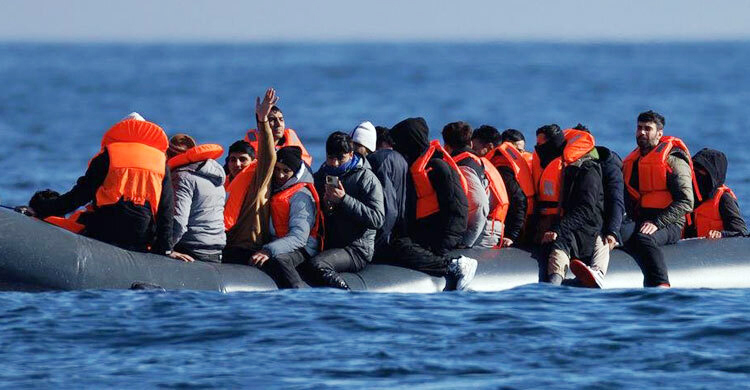 ইংলিশ চ্যানেলে নৌ দুর্ঘটনায় ৪ অভিবাসীর মৃত্যু