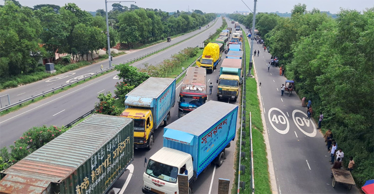 ফরিদপুরে দুই মহাসড়কে দিনভর দীর্ঘ যানজট