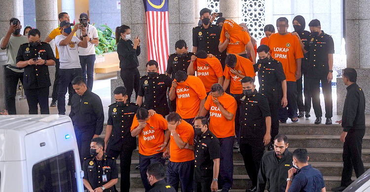 দুর্নীতি-ক্ষমতার অপব্যবহার মালয়েশিয়ায় ৮ মাসে ৩১৯ সরকারি কর্মকর্তা-কর্মচারী গ্রেফতার