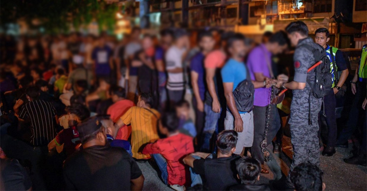 অভিবাসন আইন লঙ্ঘন মালয়েশিয়ায় বাংলাদেশিসহ ৩৫ হাজারেরও বেশি অভিবাসী আটক