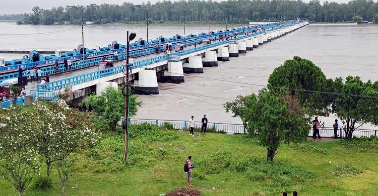 তিস্তায় বেড়েছে পানি, খোলা হলো ব্যারাজের ৪৪ জলকপাট