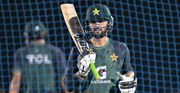 পাইক্রফটকে রেখেই টসে পাকিস্তান, ফিল্ডিংয়ের সিদ্ধান্ত আমিরাতের