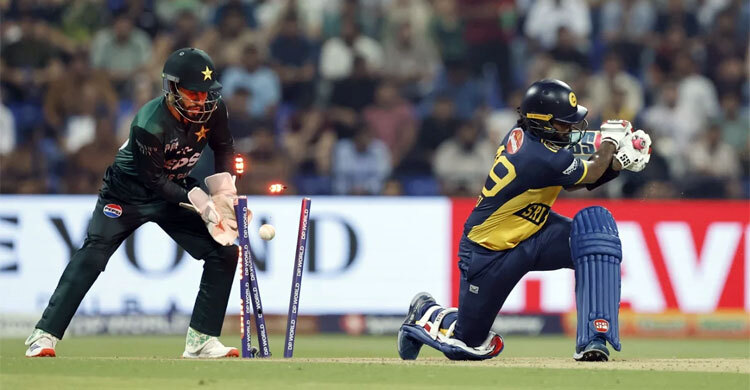 মেন্ডিসের লড়াকু ইনিংস, শ্রীলঙ্কার সম্মানজনক স্কোর