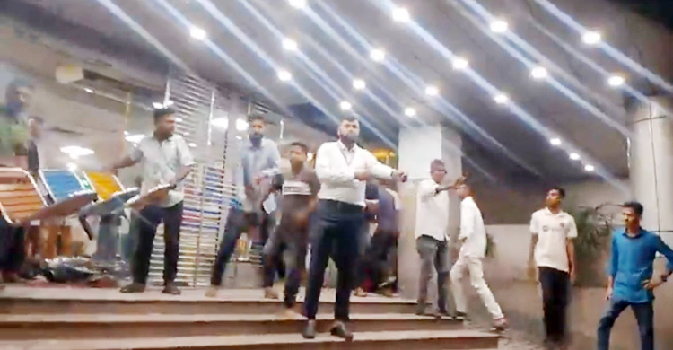 অবহেলায় মৃত্যুর অভিযোগইবনে সিনা হাসপাতালের কর্মচারী-রোগীর স্বজনদের সংঘর্ষ, আহত ৫