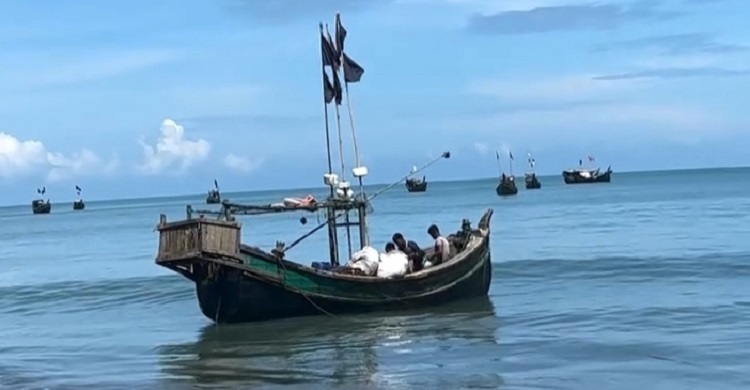 সাগর থেকে ৩০ জেলেকে ধরে নিয়ে গেছে আরাকান আর্মি