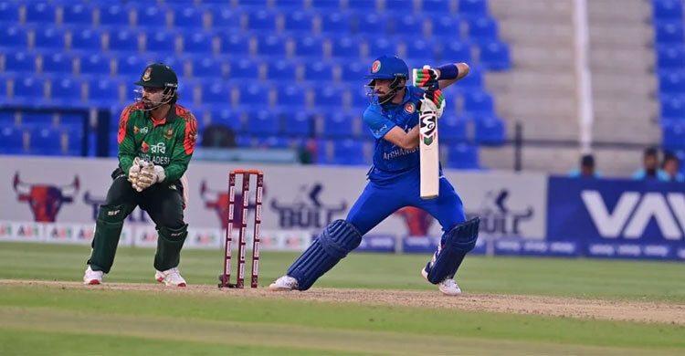 শেষ মুহূর্তে নবির ঝড়, হোয়াইটওয়াশের লজ্জা এড়াতে লক্ষ্য ২৯৪ রান