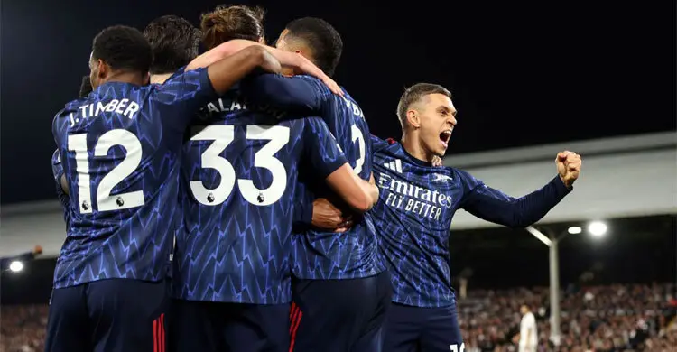 সিটিকে নামিয়ে আবারও শীর্ষে আর্সেনাল