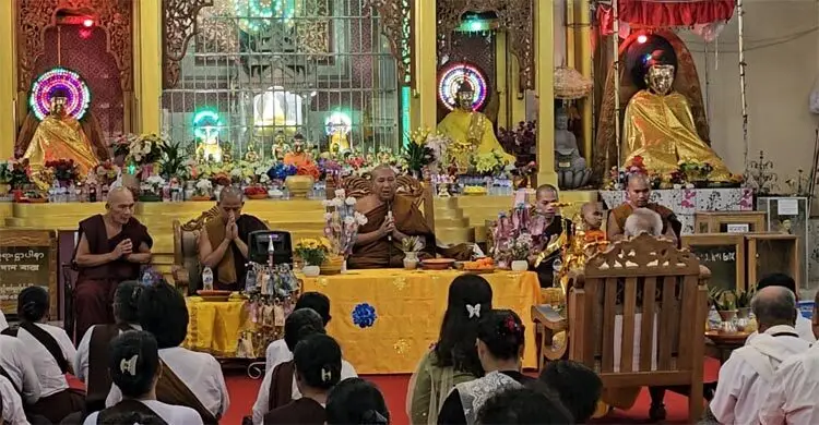 পাহাড়ে প্রার্থনায় শুরু বৌদ্ধ সম্প্রদায়ের প্রবারণা উৎসব