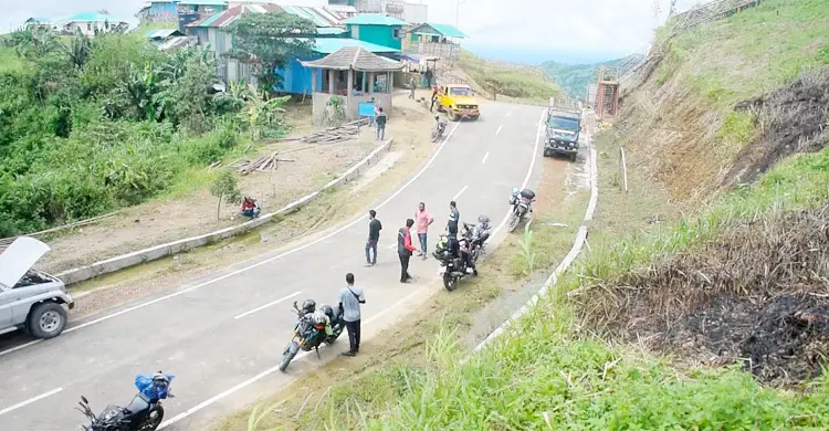 তিন বছর পর উন্মুক্ত কেওক্রাডং পর্বত, পর্যটকের ভিড়