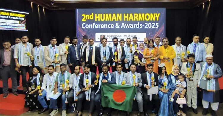 মালদ্বীপে হিউম্যান হারমনি অ্যাওয়ার্ড পেলেন ৪ বাংলাদেশি