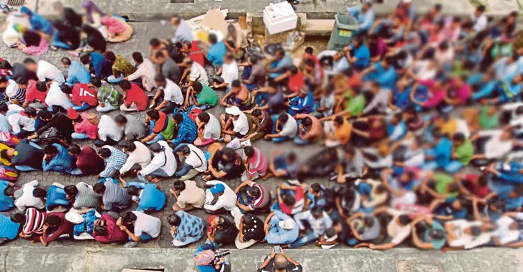 মালয়েশিয়া থেকে দেশে ফিরতে অবৈধ প্রবাসীদের দীর্ঘ লাইন