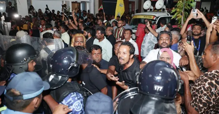 মালদ্বীপে এমডিপির সমাবেশ ঘিরে উত্তেজনা, পুলিশের সঙ্গে সংঘর্ষ