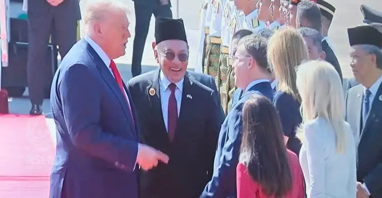 আসিয়ান সম্মেলনে যোগ দিতে এক দশক পর মালয়েশিয়ায় ট্রাম্প