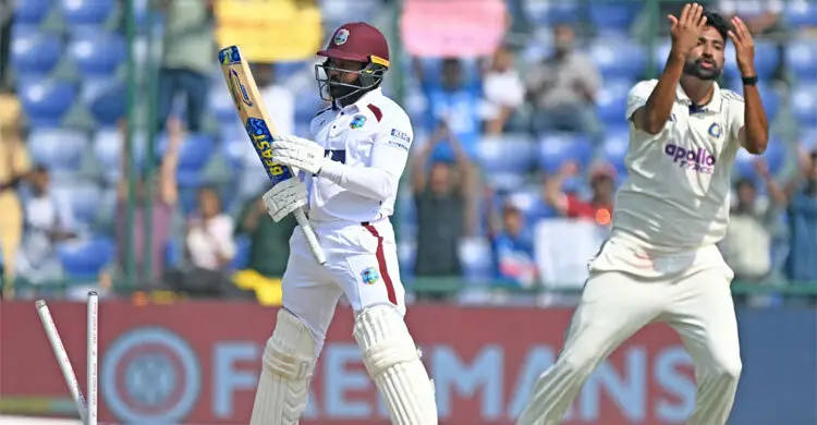 ফলোঅনে পড়ে পরাজয় এড়াতে লড়ছে ওয়েস্ট ইন্ডিজ