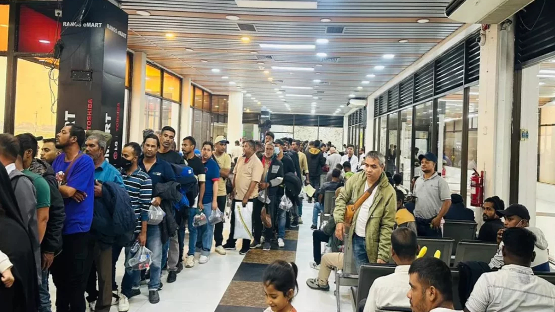 এক মাসে লিবিয়া থেকে দেশে ফিরেছেন ৯২৮ বাংলাদেশি