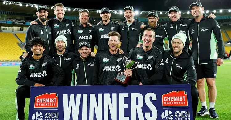 রুদ্ধশ্বাস জয়ে ইংল্যান্ডকে হোয়াইটওয়াশ করলো নিউজিল্যান্ড