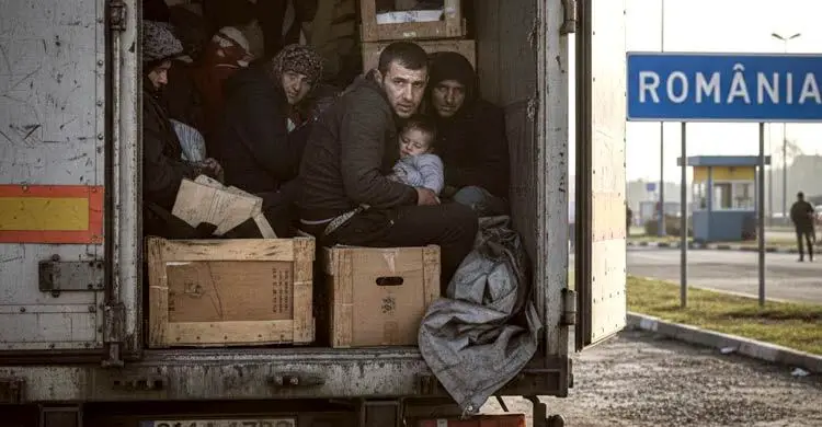 অবৈধ সীমান্ত পারাপার রোমানিয়ায় ট্রাকে লুকিয়ে থাকা ১৩ অভিবাসী আটক