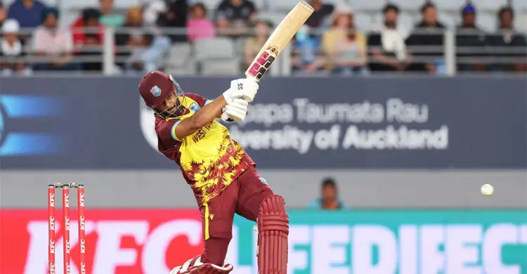 সান্টনারের বিধ্বংসী ব্যাটিংও ব্যর্থ, রোমাঞ্চকর জয় ক্যারিবীয়দের