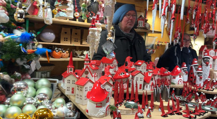 জার্মানিতে জমে উঠেছে ক্রিসমাস মেলা