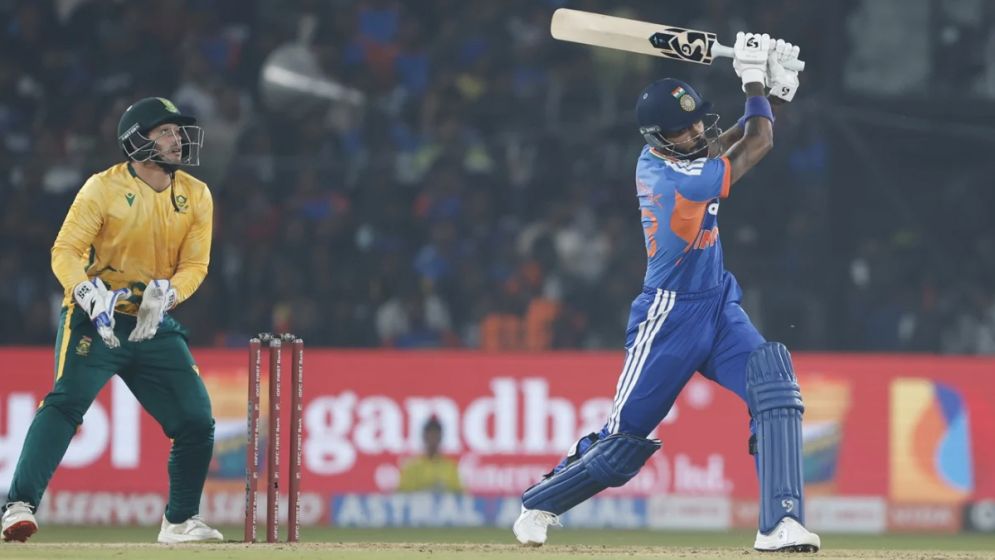 পান্ডিয়ার ব্যাটিং তাণ্ডবে ভারতের চ্যালেঞ্জিং স্কোর