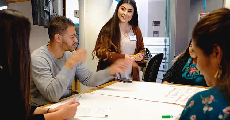 ইমিগ্রেশ্যান আতঙ্কে যুক্তরাষ্ট্র ছাড়ার কথা ভাবছেন অভিবাসী শিক্ষকেরা