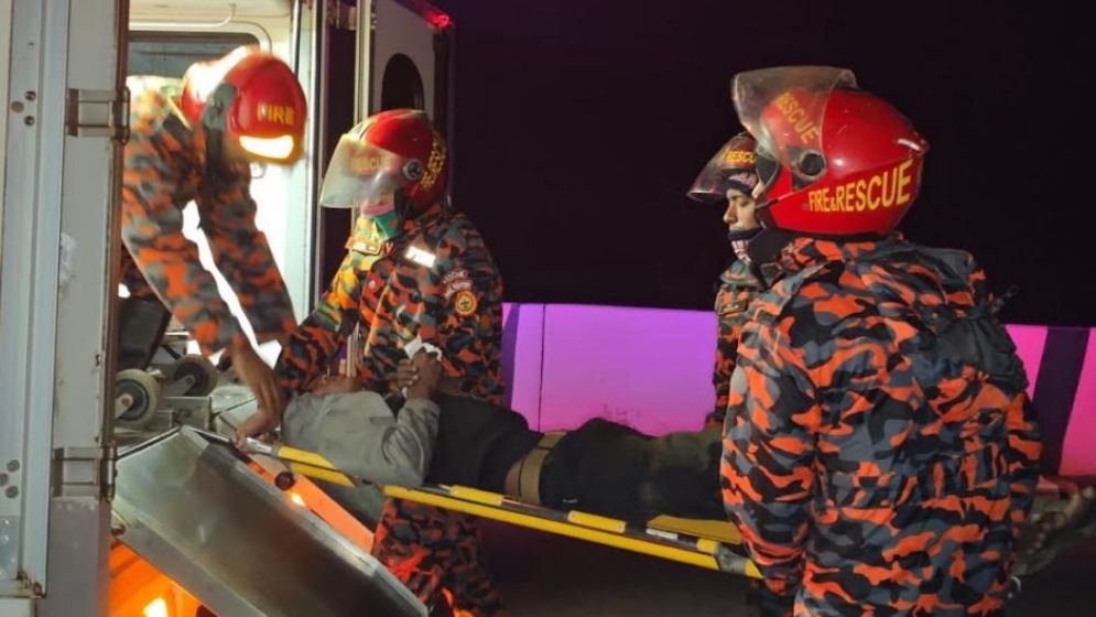 ঢাকা-মাওয়া এক্সপ্রেসওয়েতে ট্রাক দুর্ঘটনায় আহত ৯