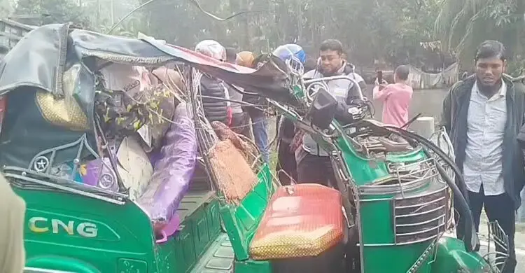 ভোলায় ট্রা‌ক-অটোরিকশার সংঘ‌র্ষে নিহত ৩